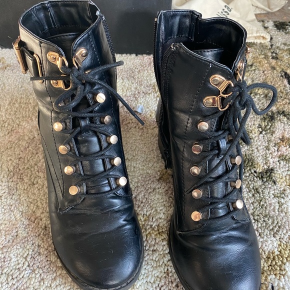 Cute combat booties - Picture 1 of 3